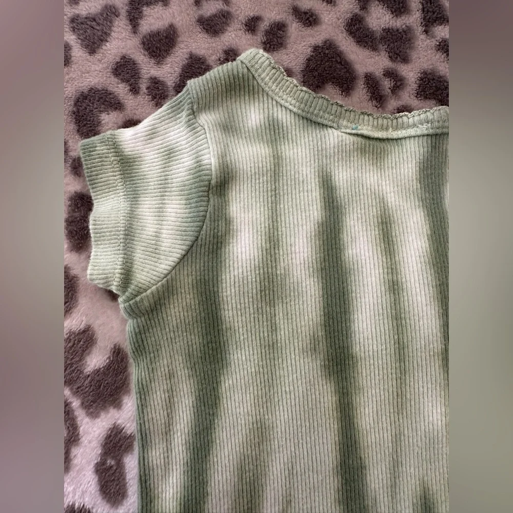 The Children’s Place Tie Dye One Of A Kind Graphic Tee in Green Size 18 Months